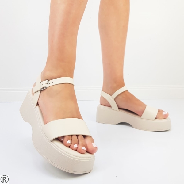 Бежови дамски сандали на удобна платформа- Valera Beige 10533