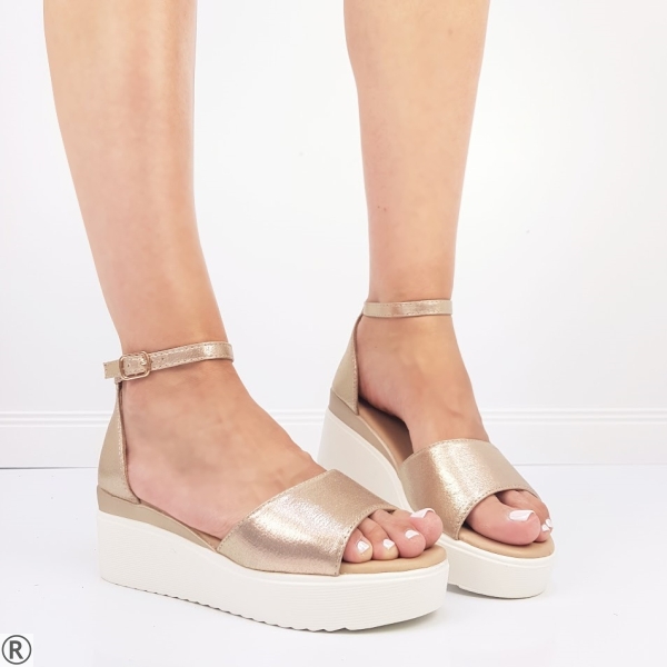 Златисти дамски сандали на платформа- Serena Gold 10530