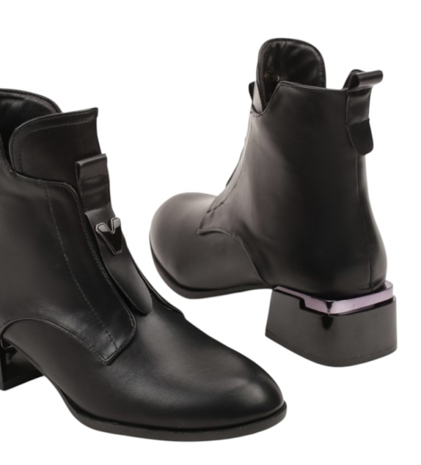 Черни кожени боти на широк ток- Sidni  Black 11239