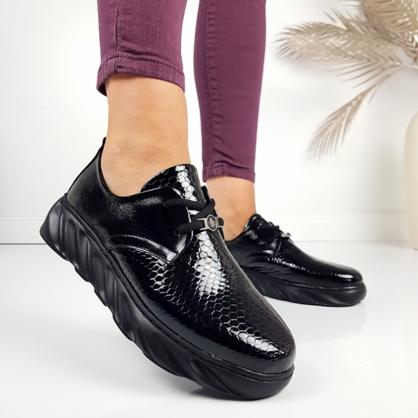 Обувки от естествена кожа на платформа - Amelia Black 11263
