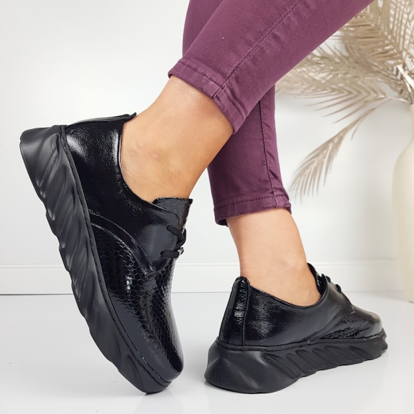 Обувки от естествена кожа на платформа - Amelia Black 11263