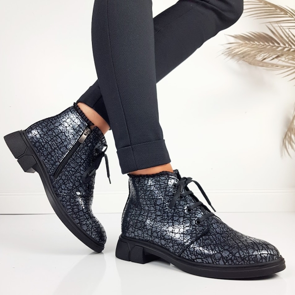 Равни боти от ефектна естествена кожа- Klear Blue 11330