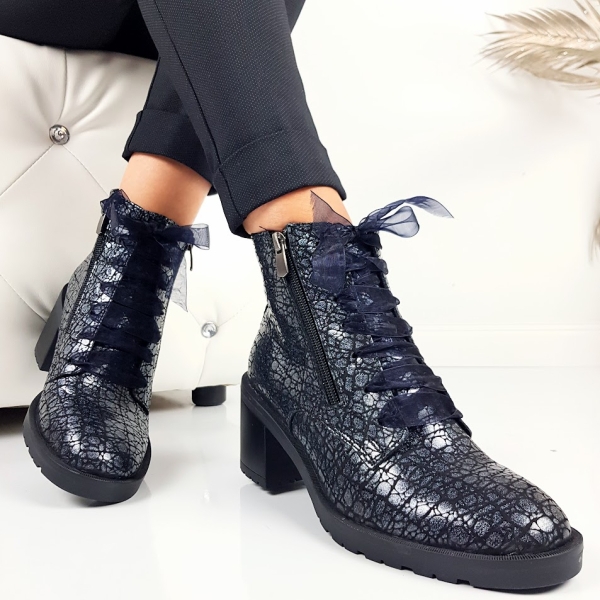 Тъмно сини боти от естествена кожа на удобен ток- Darena Blue 11331