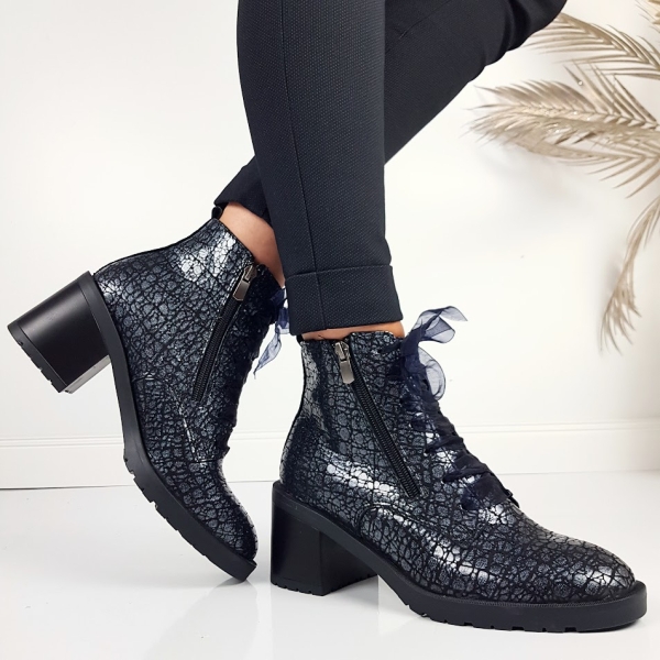 Тъмно сини боти от естествена кожа на удобен ток- Darena Blue 11331