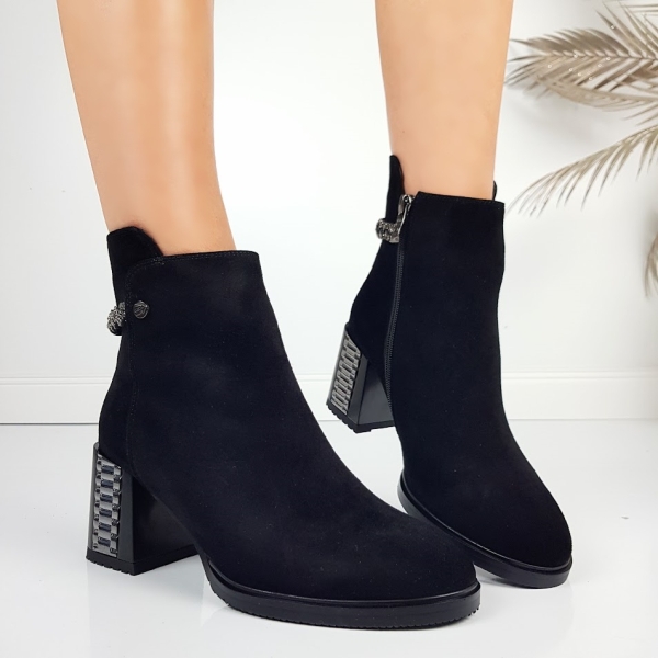 Черни боти от естествен велур на широк ток- Eliza Bulgaria 11398