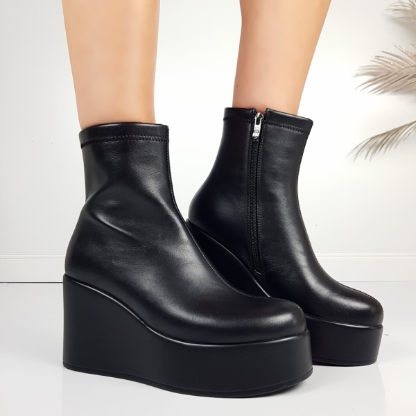 Черни боти на платформа- Eliza Bulgaria 11475