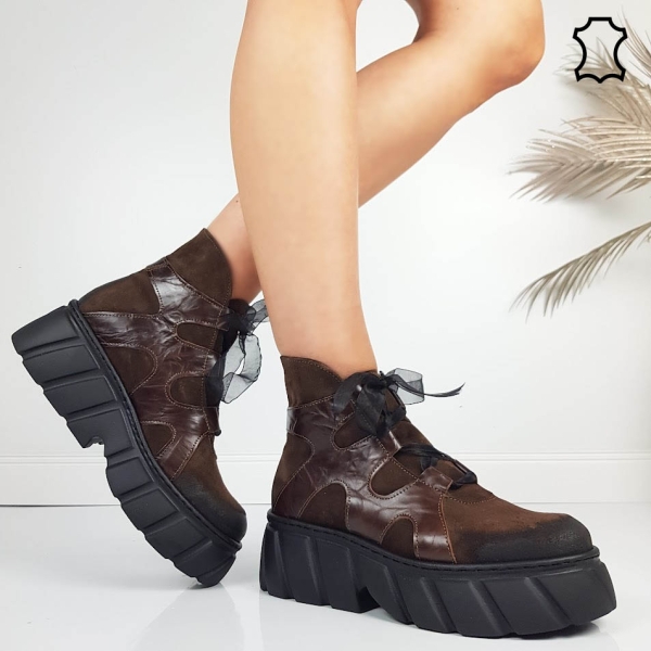 Кафяви боти от естествен набук на платформа- Daria Brown 11497