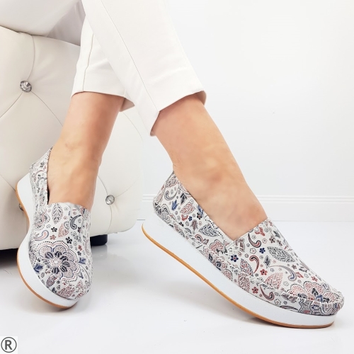 Обувки от естествена кожа с цветен принт- Klara White 10431