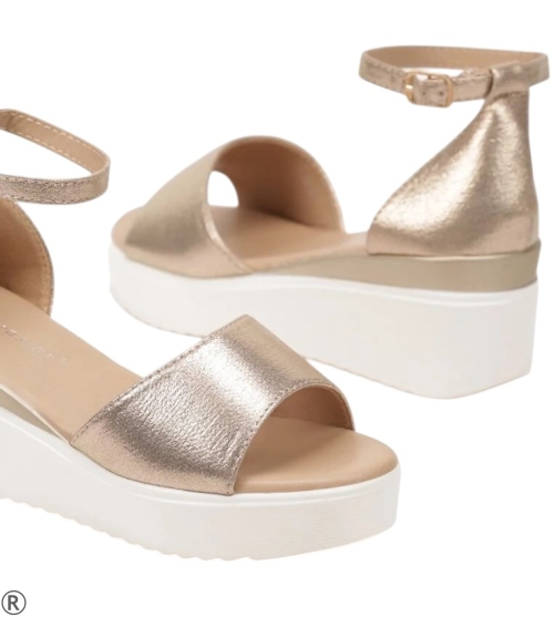 Златисти дамски сандали на платформа- Serena Gold 10530