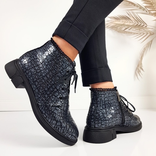 Равни боти от ефектна естествена кожа- Klear Blue 11330