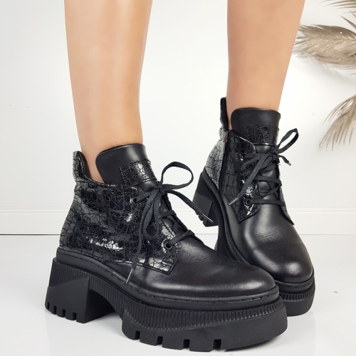 Черни боти от естествена кожа на платформа- Sandra Black 11447