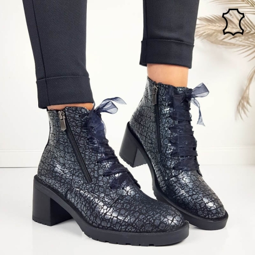 Тъмно сини боти от естествена кожа на удобен ток- Darena Blue 11331