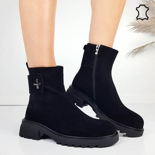 Черни равни боти от естествен велур- Eliza Bulgaria 11474