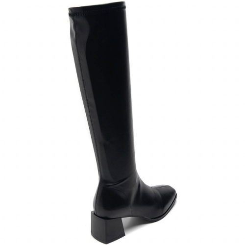 Черни ботуши по крака на малък ток- Darena Black 11550