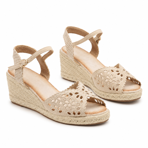 Бежови сандали на платформа- Briana Beige 12127