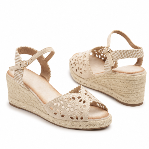 Бежови сандали на платформа- Briana Beige 12127